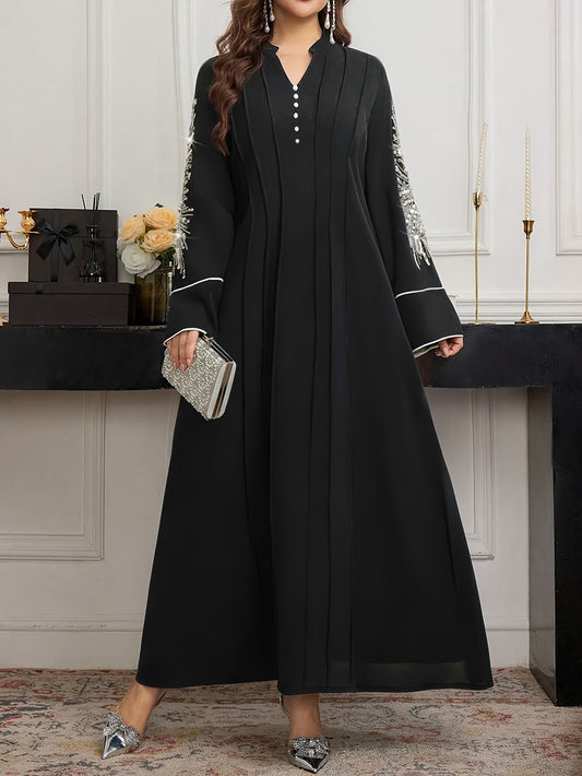 عباية نسائية طويلة الأكمام بتصميم A-line، بلون موحد، برقبة على شكل V، بتطريز خرز وتفصيلات متناقضة