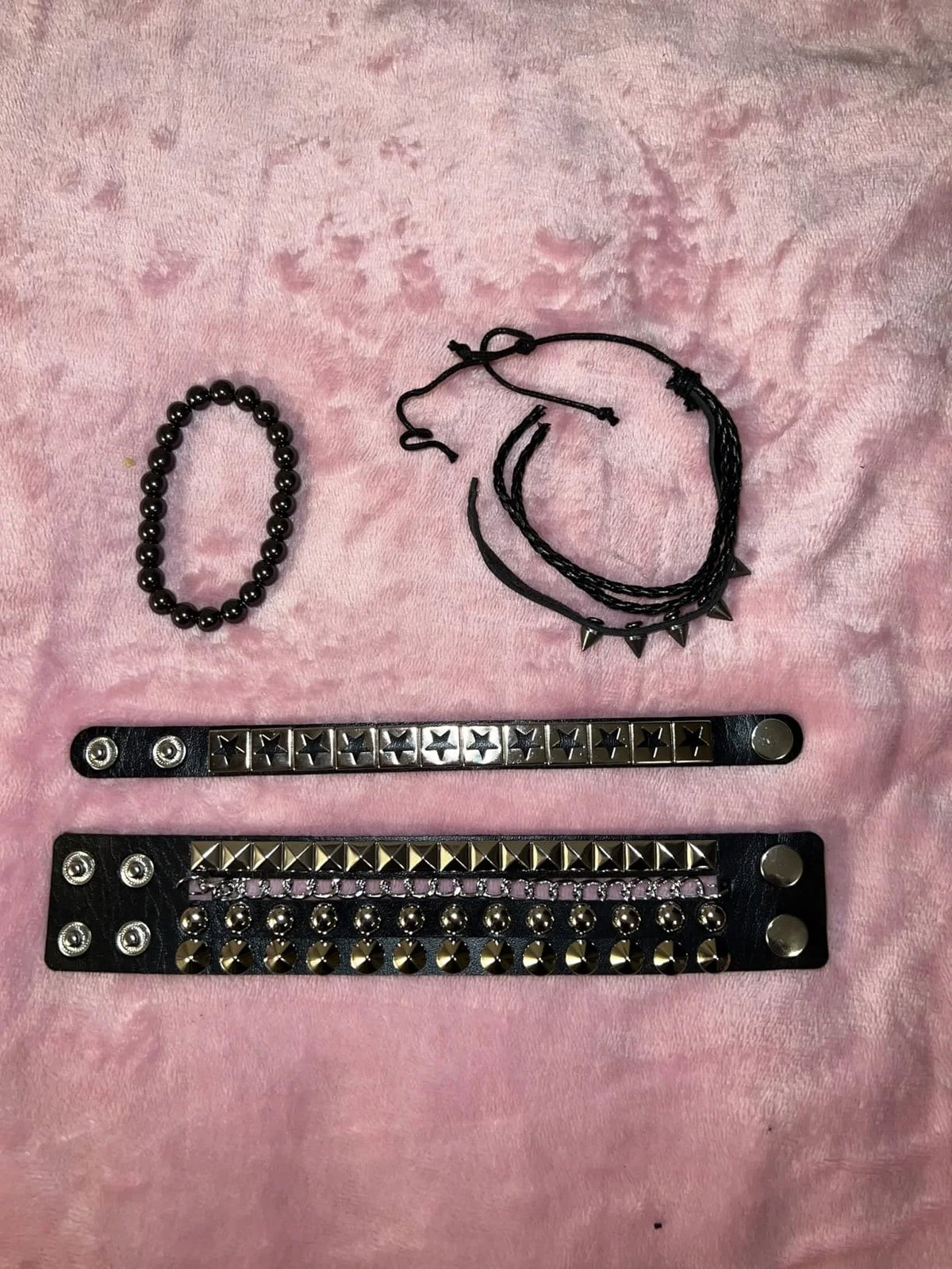 3Pcs/Set Fashion Street Hip Hop Leather Studded Cuff Bracelets Multiple Wristbands Bangle Acceossries for 80s Punk Rock Concert Outfit