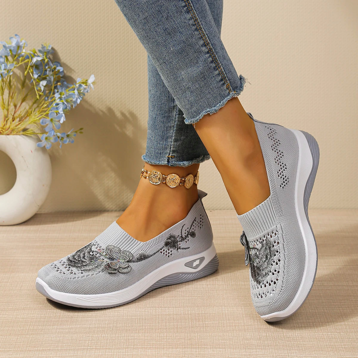 Comfort Women Closed Toe Mules Sandals Floral Embroidery Hollow Mesh Slip On Wedge Platform Lightweight Daily Walkin Lady Shoes