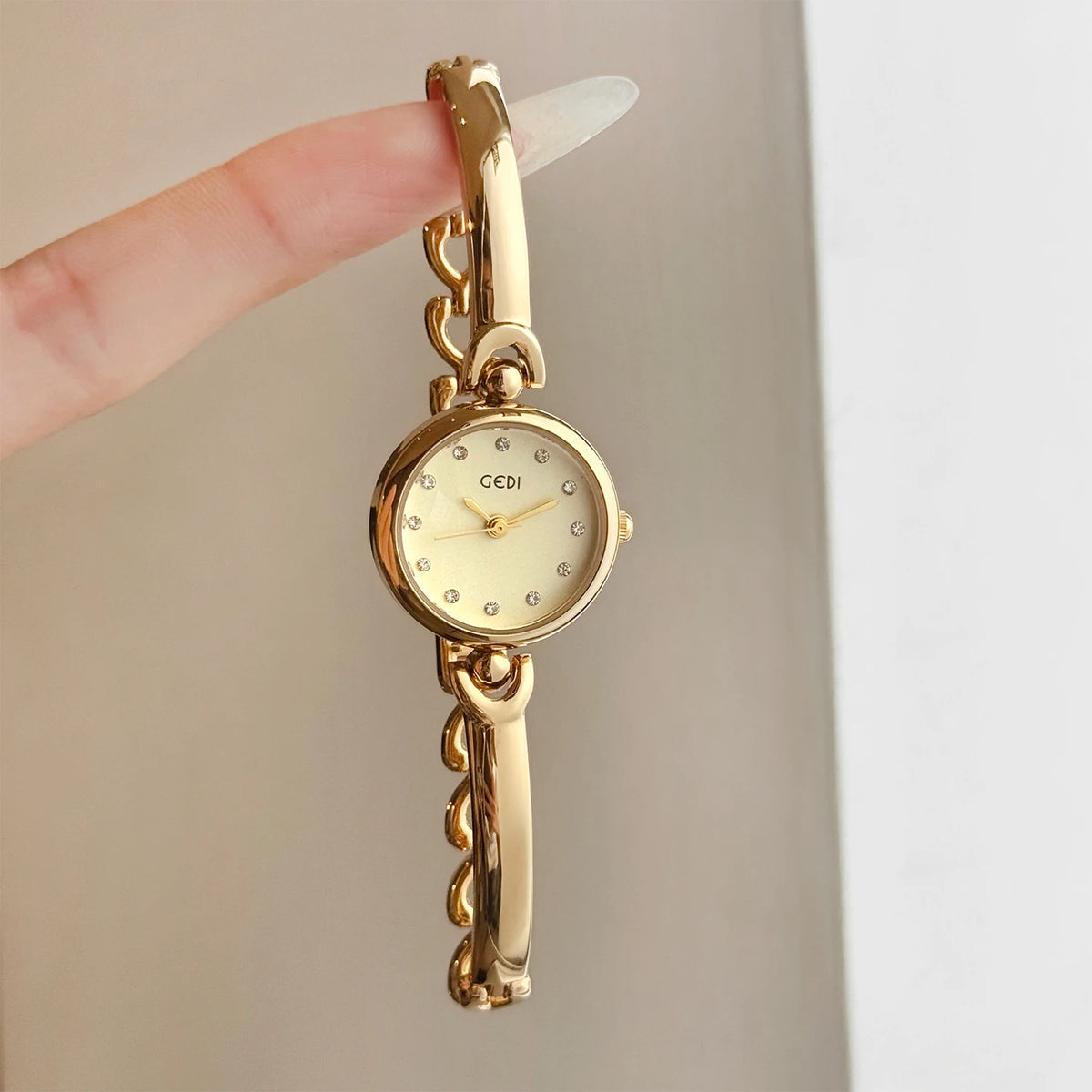 GEDI Women's Watch Vintage Half-Bracelet Style Luxury-inspired Small Round Dial Waterproof Quartz Women's Watches Gift for Women