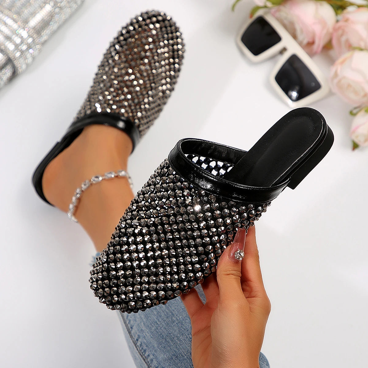 Women-Slippers-Summer-2025-New-Luxury-Brand-Slippers-Lightweight-Round-Head-Shoes-Water-Diamond-Large-Flat-Sandals-Slides-Women