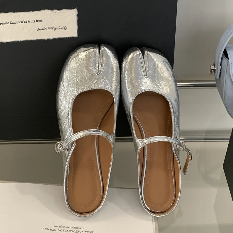 SUOJIALUN Autumn Women Flat Shoes Fashion Split Toe Flat Heel Laofer Shoes Shallow Soft Leather Casual Outdoor Mary Jane Shoes