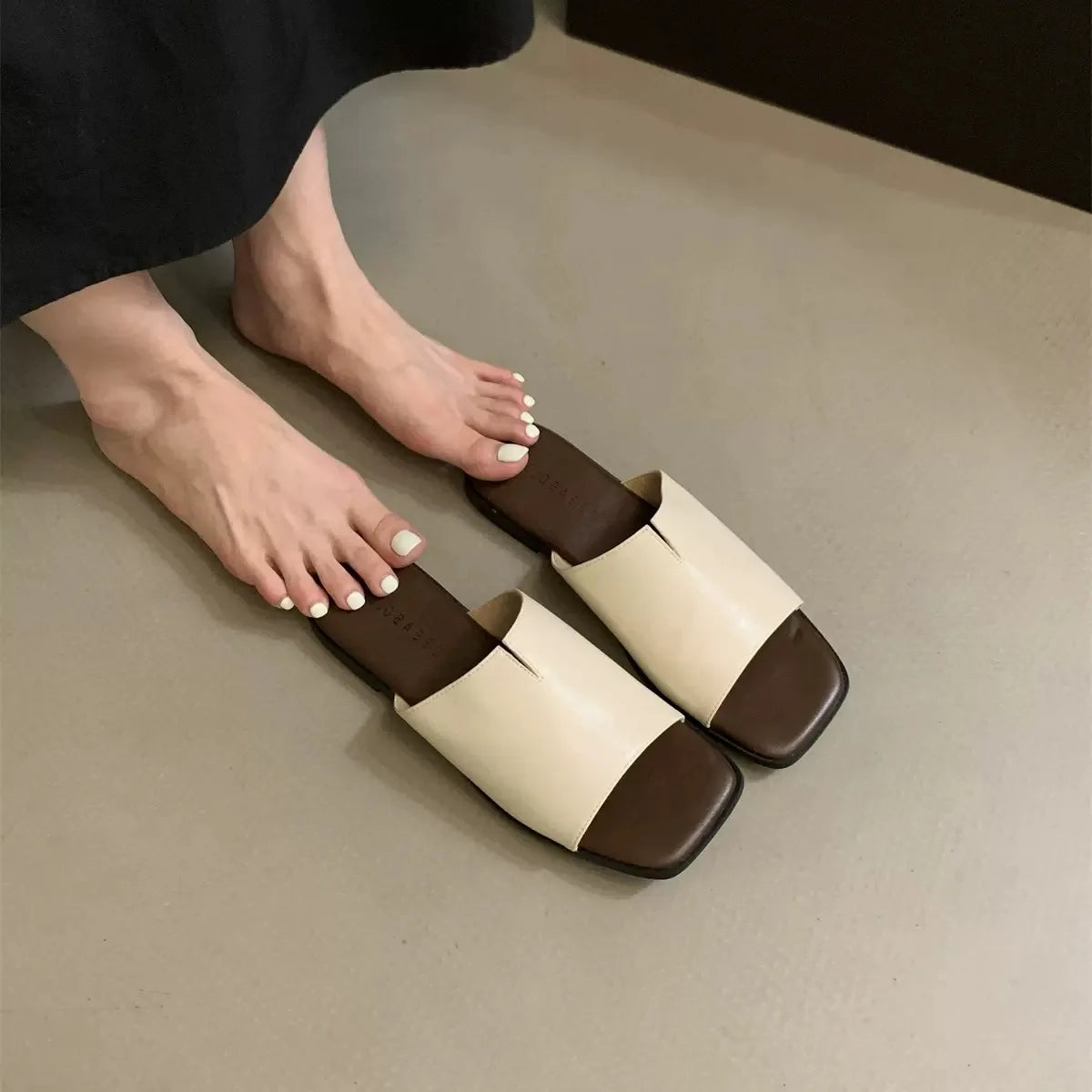 Stylish Minimalist Single-strap Sliding Sandals Solid Color Women's Slippers 2024 Summer New Outdoor Casual Opentoe Flats autumn