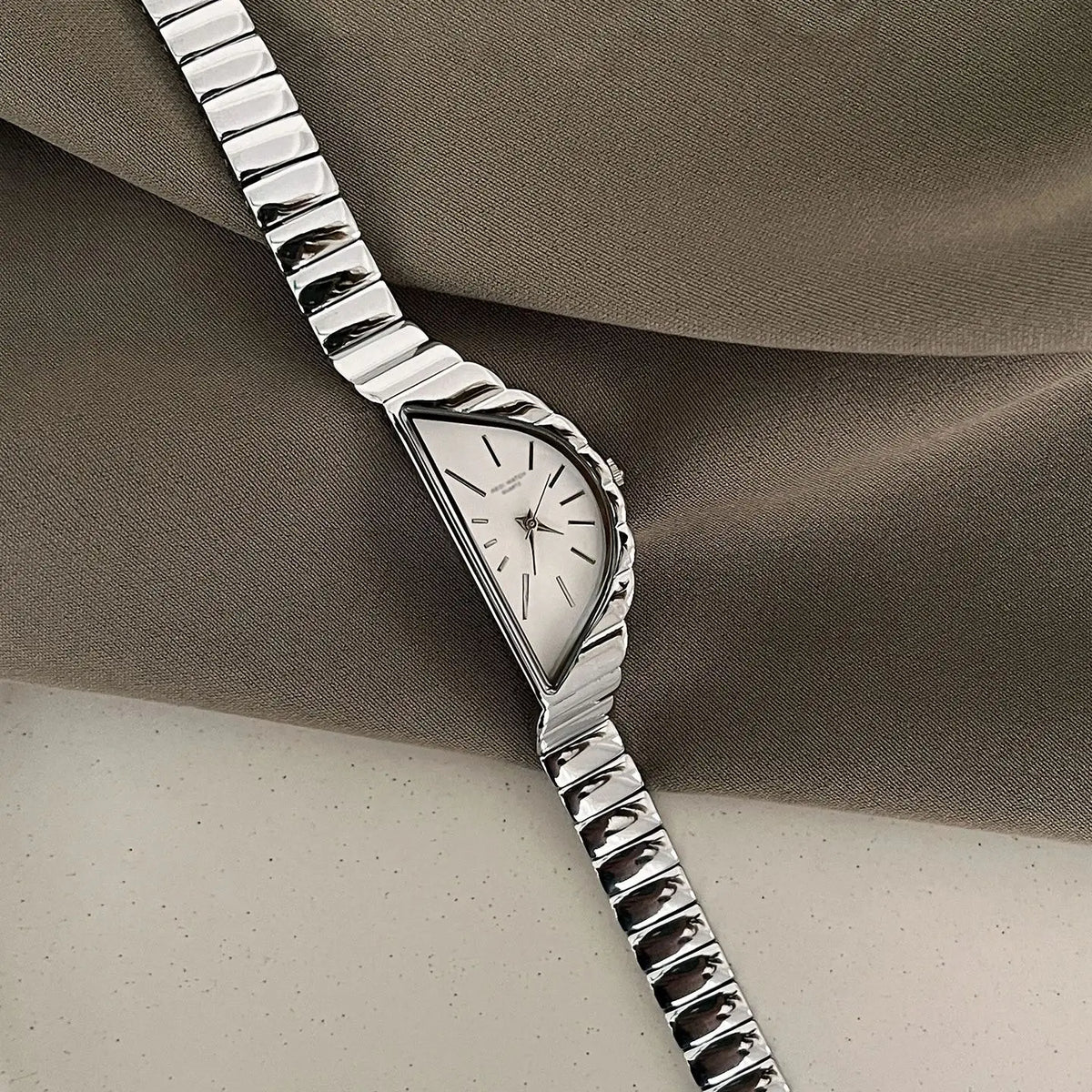 NEW 2025 GEDI Retro-inspired Women's Watches With Triangular Irregular Dial Water-resistant Stainless Steel Quartz Ladies' Watch