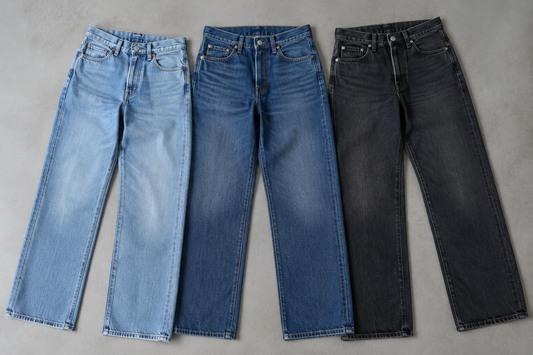 Low-rise jeans in three classic denim washes