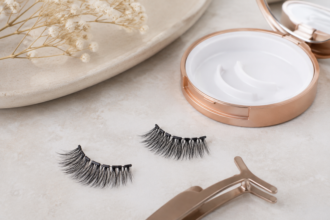 Unbranded magnetic false lashes with applicator and clean case