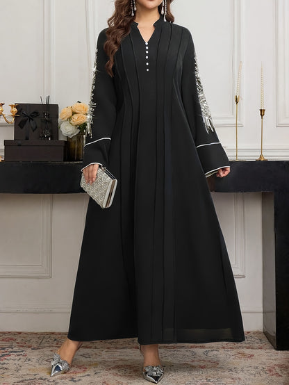 عباية نسائية طويلة الأكمام بتصميم A-line، بلون موحد، برقبة على شكل V، بتطريز خرز وتفصيلات متناقضة