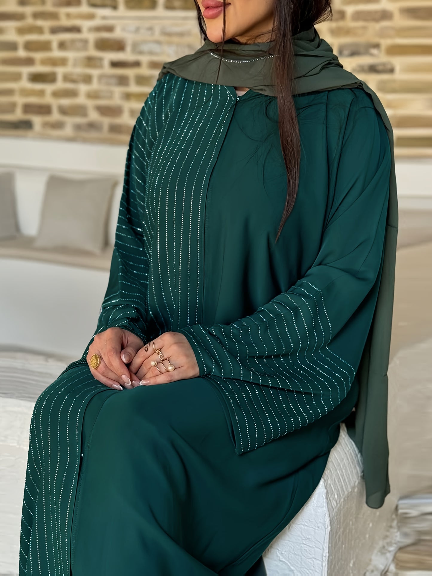 رداء شرقي أنيق واسع للنساء مسلمات بأكمام طويلة وترصيع بالرينستون وأزرار داكنة كارديجان