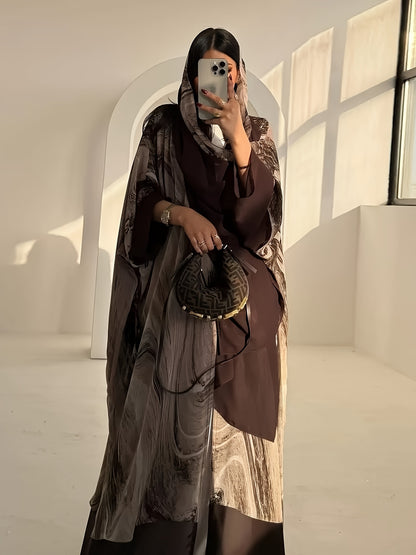 عباية أنيقة بنقشة رخام مع حجاب - فضفاضة، كم طويل، بني، مثالية للربيع/الخريف، ملابس شرق أوسطية تقليدية، ملابس ثقافية | عباية أنيقة | قميص بنقشة رخام