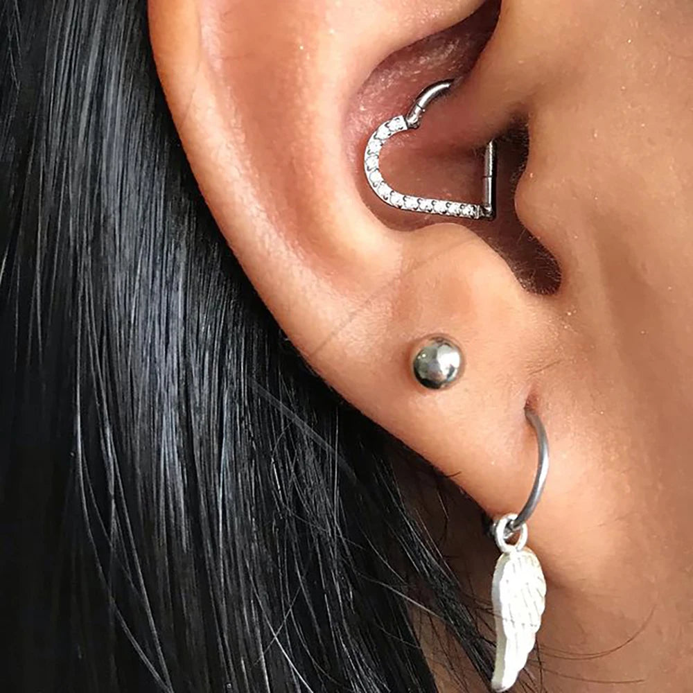 Right Grand ASTM F136 Titanium Daith Heart Earring Hoop Cartilage Tragus Helix Rings Hinged Segment Hoop with Clear CZ
