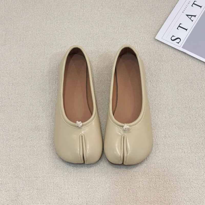 Women Tabi Split‑Toe Ballet Flats Spring Slip‑On Shoes Vintage Soft PU Leather Lightweight Casual Loafers Walking Dress Shoes