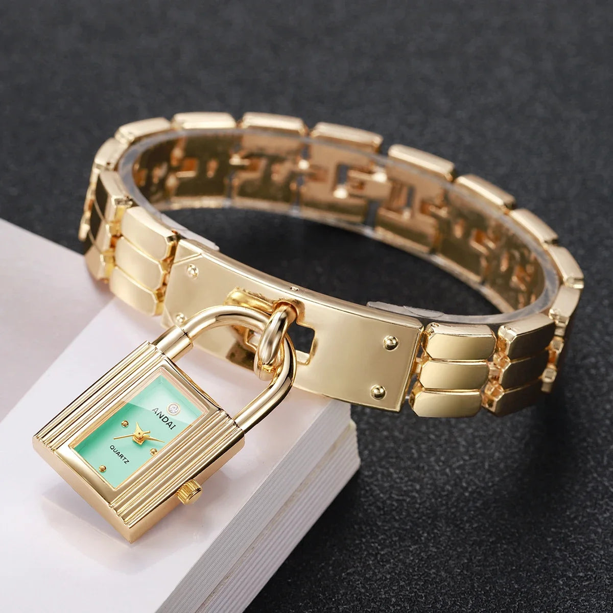 Fashion Blue Lock Shape Women Quartz Watch Golden Bracelet Strap Ladies Dress Wristwatches Clock Relogio Feminino（Without Box）