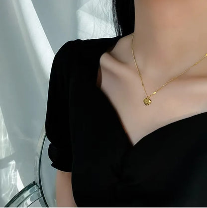 Romantic Heart Necklace Elegant for Valentine's Day Women's Love Pendant Jewelry Anniversary Gift Daily Wear Accessories
