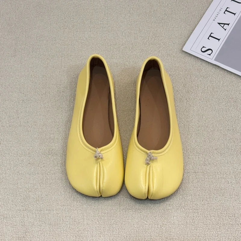 Women Tabi Split‑Toe Ballet Flats Spring Slip‑On Shoes Vintage Soft PU Leather Lightweight Casual Loafers Walking Dress Shoes
