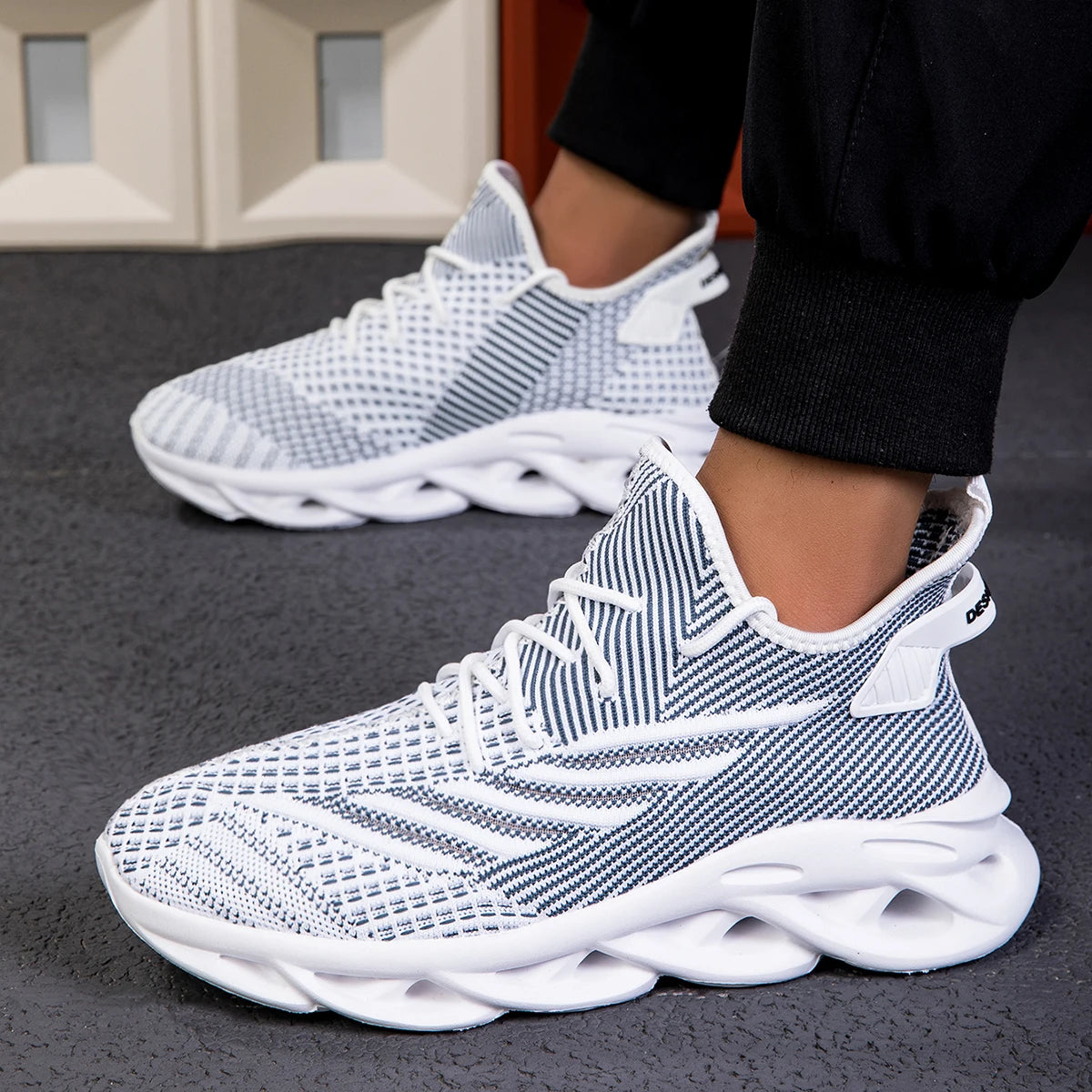 ELUVA Unisex Running Shoes Women Men Lightweight Mesh Breathable Comfortable Flat Soft Tennis Shoe Non Slip Lace-up Sneakers Man