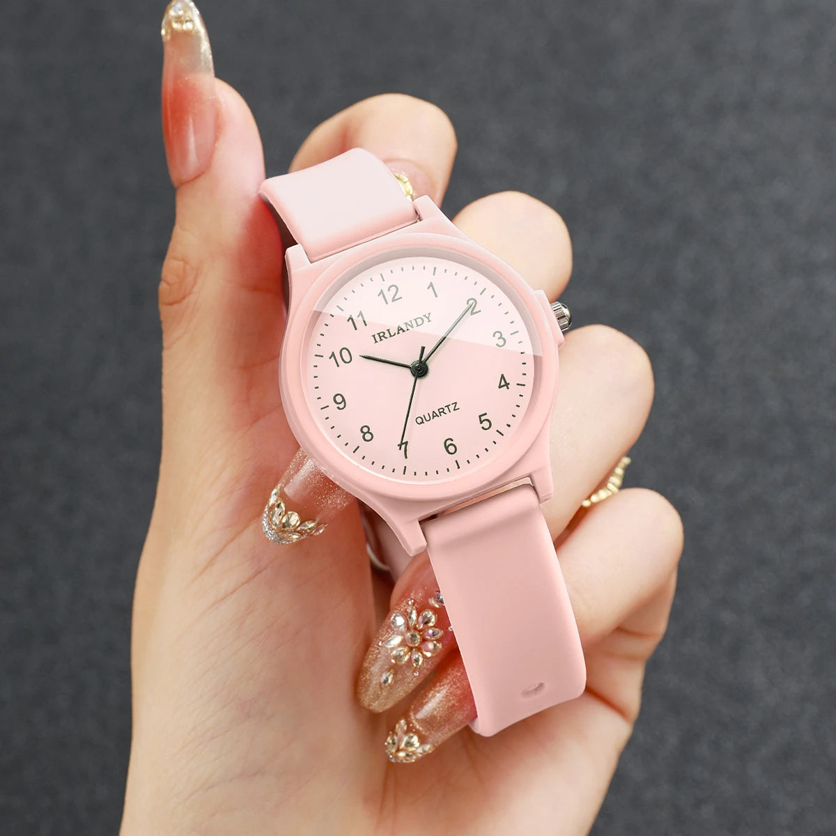 Fashion Silicone Strap Women Quartz Watch Simple Arabic Dial Sport Wristwatch for Girls Students Relogio Feminino（Without Box）