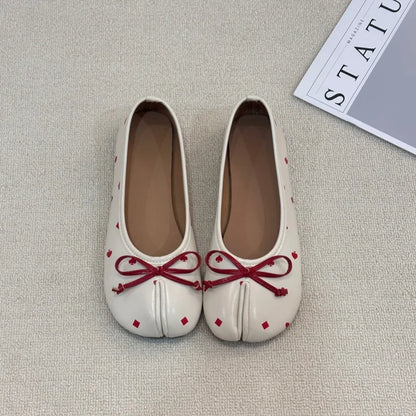 Women Tabi Split‑Toe Ballet Flats Spring Slip‑On Shoes Vintage Soft PU Leather Lightweight Casual Loafers Walking Dress Shoes