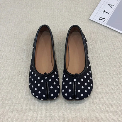 Women Tabi Split‑Toe Ballet Flats Spring Slip‑On Shoes Vintage Soft PU Leather Lightweight Casual Loafers Walking Dress Shoes