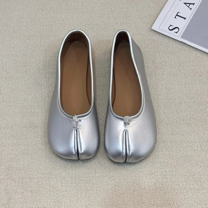Women Tabi Split‑Toe Ballet Flats Spring Slip‑On Shoes Vintage Soft PU Leather Lightweight Casual Loafers Walking Dress Shoes