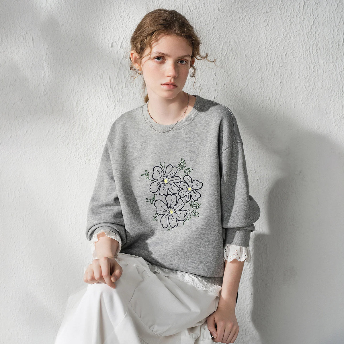 TOYOUTH Women's Floral Embroidered Lace Splicing Fake Two Piece Sweatshirt 2026 Autumn New Round Neck Loose Fit