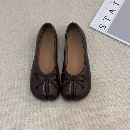 Women Tabi Split‑Toe Ballet Flats Spring Slip‑On Shoes Vintage Soft PU Leather Lightweight Casual Loafers Walking Dress Shoes