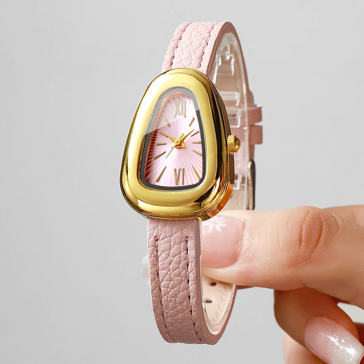 Fashion Irregular Women Watches Elegant Roma Dial Leather Strap Ladies Wristwatch Relogio Feminino（Without Box）