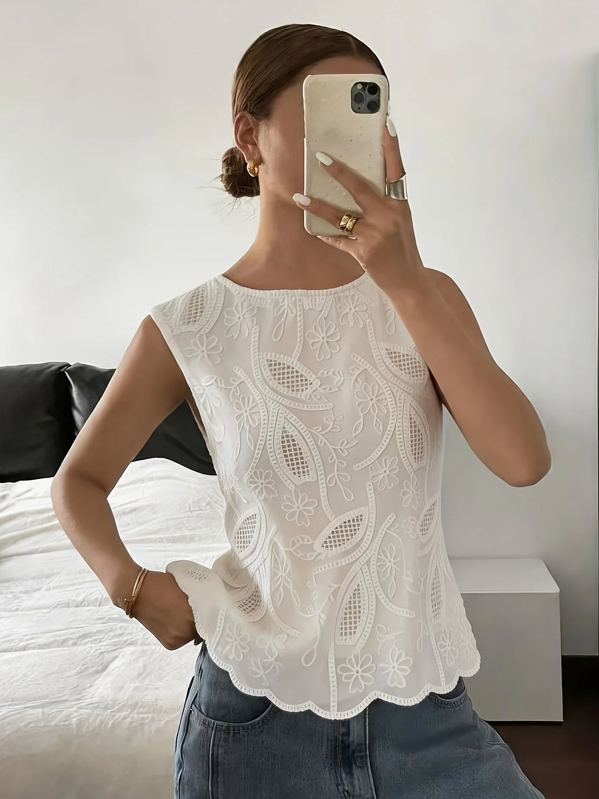 Elegant Directed Women's Spring Summer New White Embroidered Floral Round Neck Sleeveless Loose Lace Hem Elegant Shirt
