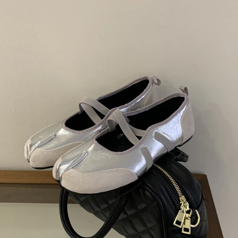 SUOJIALUN Spring New Women Flat Shoes Fashion  Split Toe Shallow Slip On Ladies Elegant Boat Shoes Soft Flat Heel Single Shoes