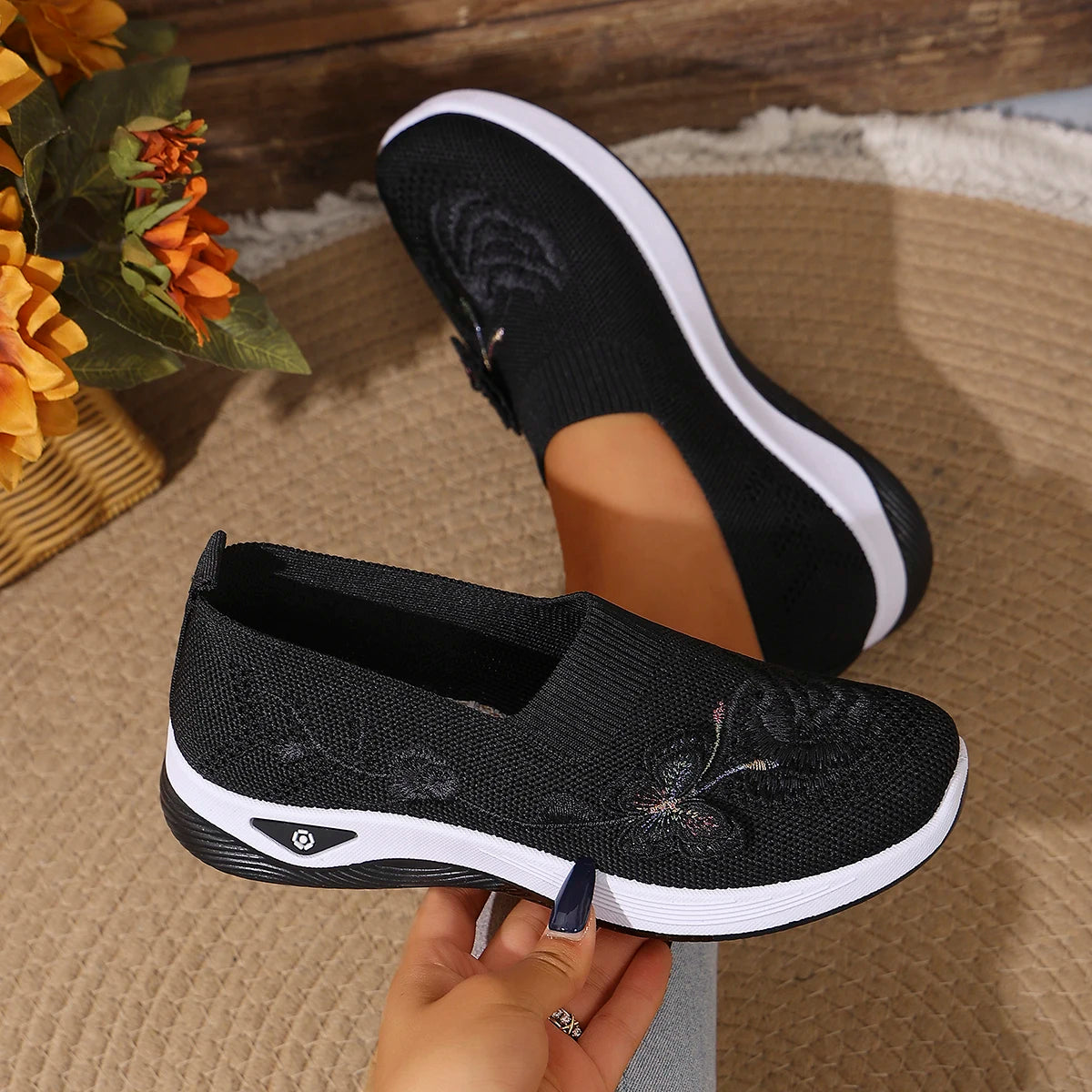 Durable, all-season outdoor women's breathable knit sneakers, lightweight casual walking shoes for spring and summer.