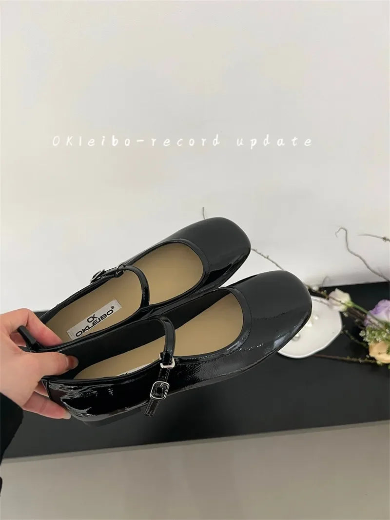Brand Flat Bottom Mary Jane Women's Shoes French Retro One Line Buckle Red Women's Patent Leather Ballet Shoes Trend Size 33-44