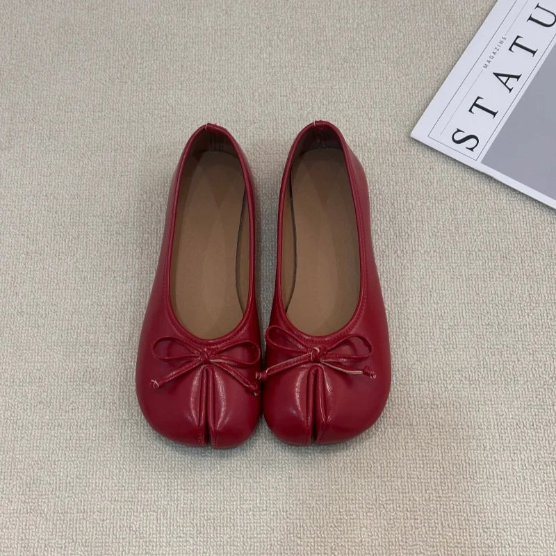Women Tabi Split‑Toe Ballet Flats Spring Slip‑On Shoes Vintage Soft PU Leather Lightweight Casual Loafers Walking Dress Shoes