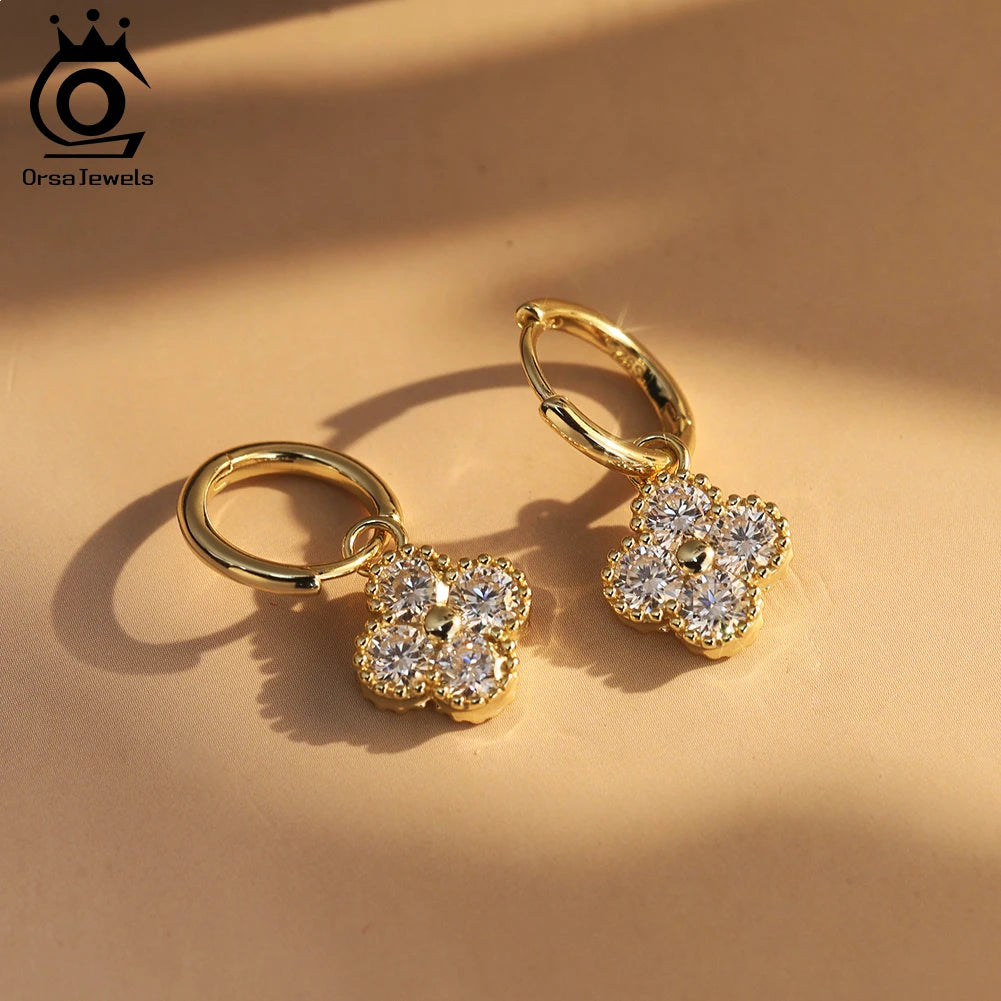 ORSA JEWELS Exquisite 925 Silver Clover Moissanite Earrings for Women Shiny D Color Moissanite Diamand Earring Jewelry MOE18