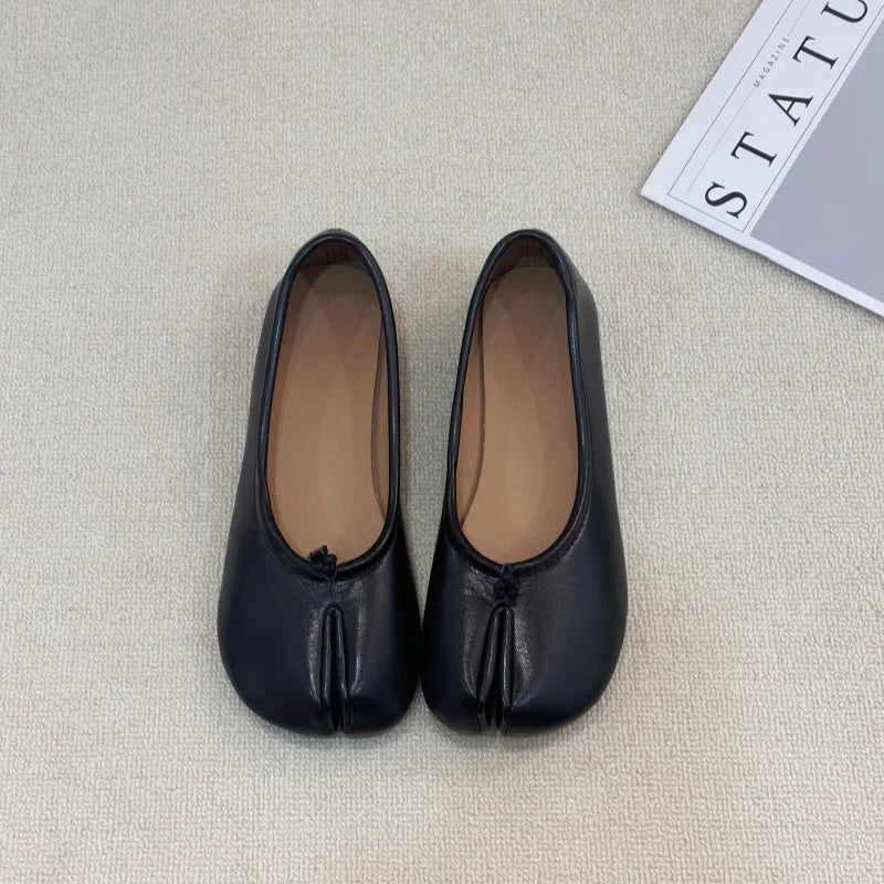 Women Tabi Split‑Toe Ballet Flats Spring Slip‑On Shoes Vintage Soft PU Leather Lightweight Casual Loafers Walking Dress Shoes