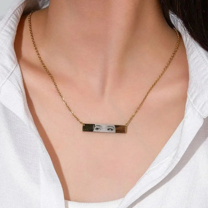 Personalized Eyes Necklace for Men Women Custom Eye Picture Pendant Necklace Engraving Name Necklaces Jewelry Gifts for Him Her