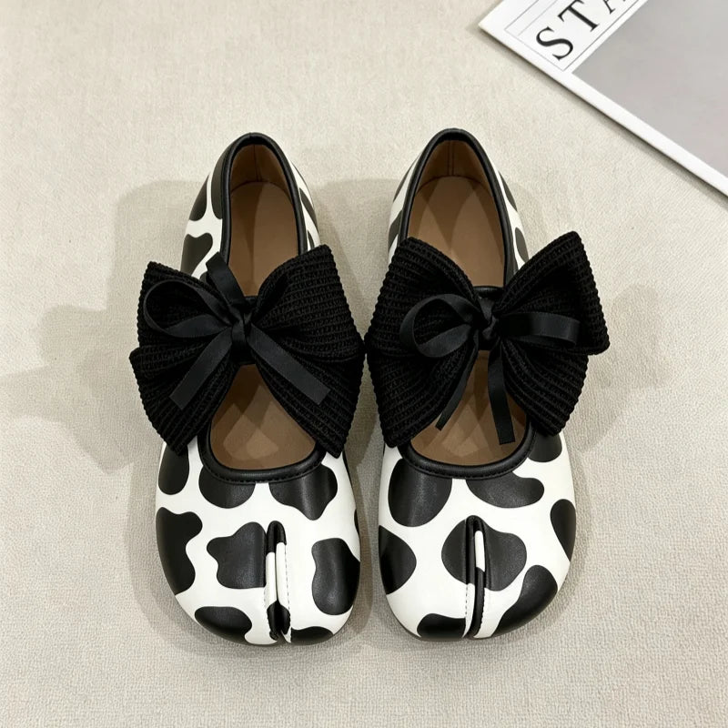 Women Tabi Split‑Toe Ballet Flats Spring Slip‑On Shoes Vintage Soft PU Leather Lightweight Casual Loafers Walking Dress Shoes