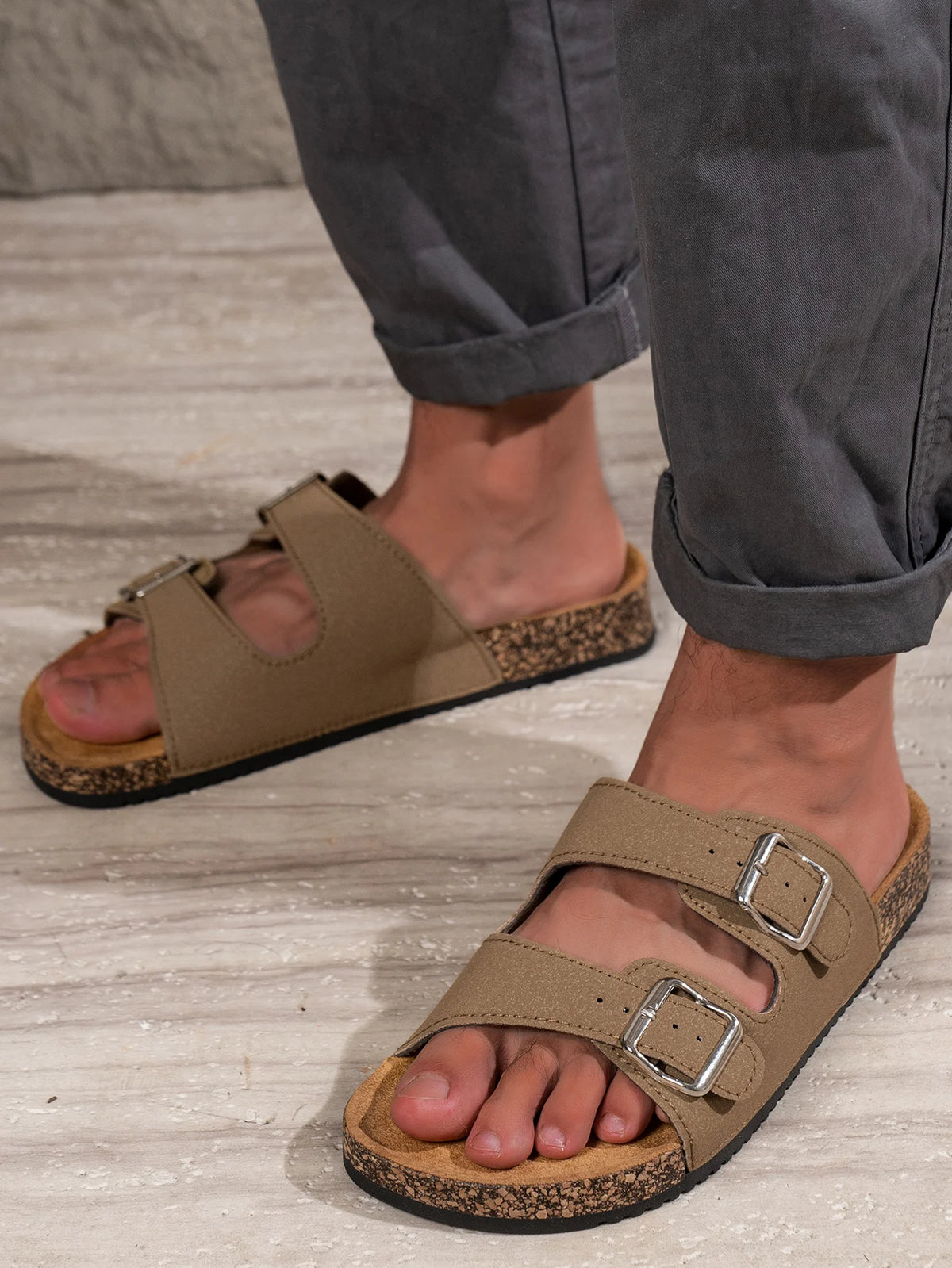 Men's Fashionable Slippers for Home and Outdoor Waterproof Non-Slip Slip-On Fashionable Versatile Slippers