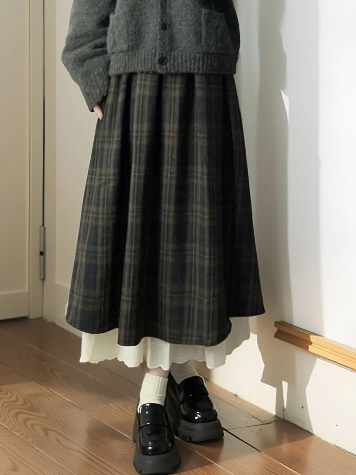 Retro Woolen  Skirt High Waist Wide Hem for Women Autumn Winter Plaid A-Line Midi Skirt Commute Style Casual Fit