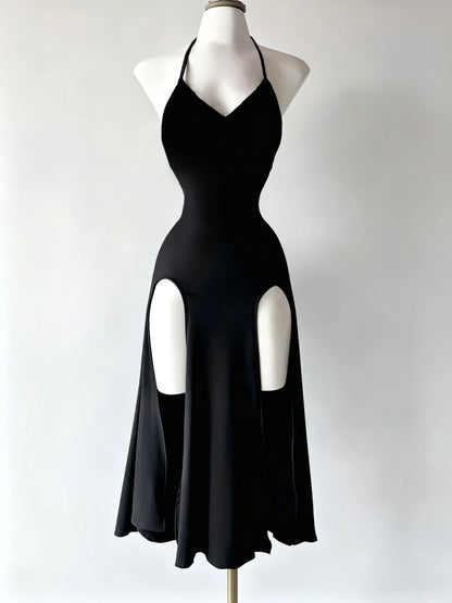 Atmospheric and Stylish Little Black Dress with Thin Halter Neck, Deep V-Neck, Waist-Cinching Design, High Slits on Both Sides, and a Flowing, Slimming Long Gown