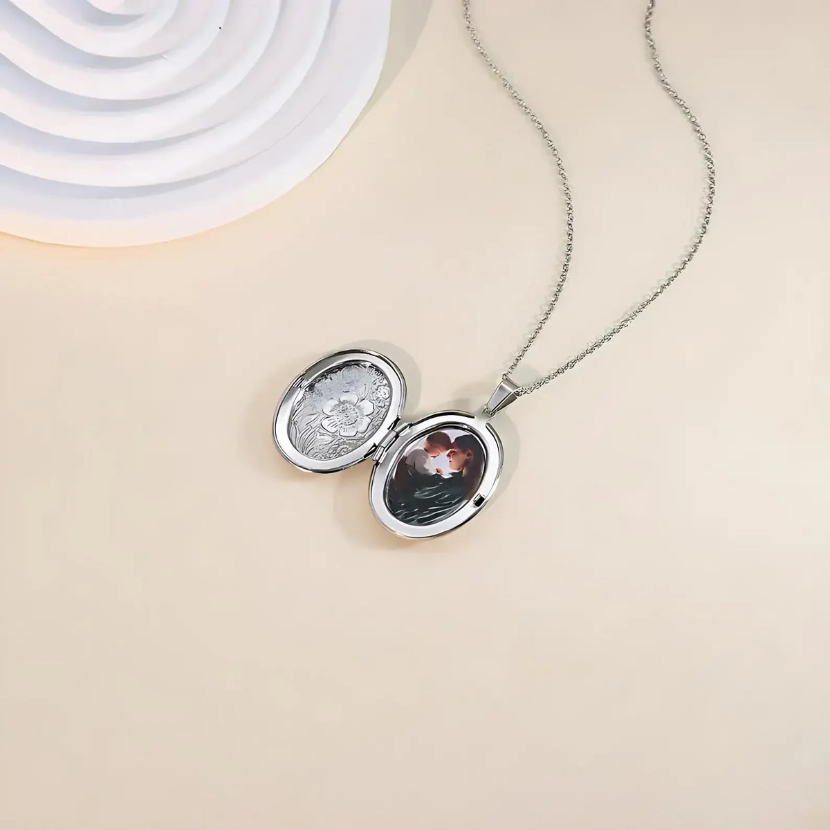 Custom 1/2 Photo Necklace Delicate Floral Oval Locket Pendant for Women Personalized Picture Gold Plated Stainless Steel Pendant
