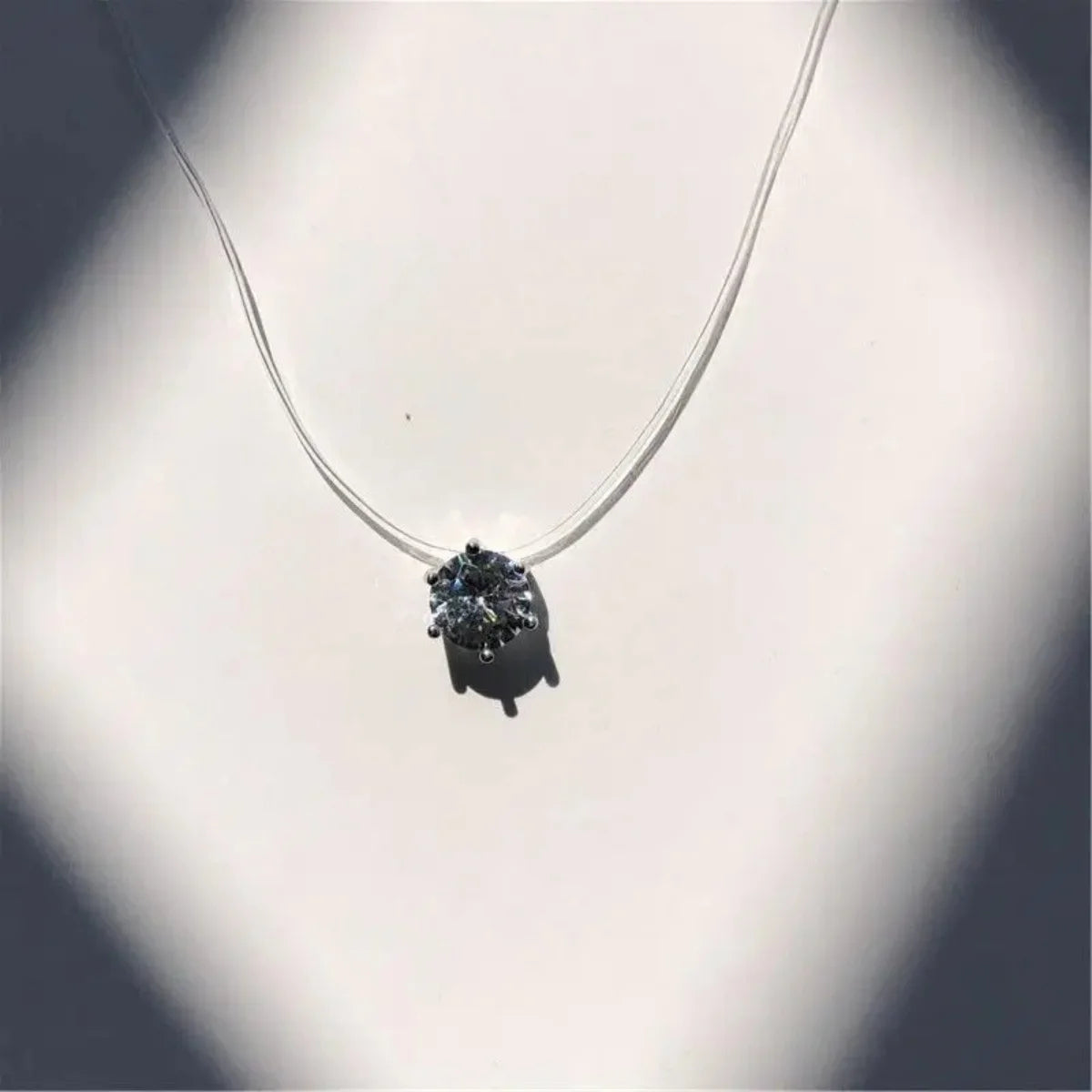 Fashion Shiny imtation Crystal Necklace Zircon Pendant Transparent Fishing Line Invisible Ladies Necklace Jewelry Clavicle Chain