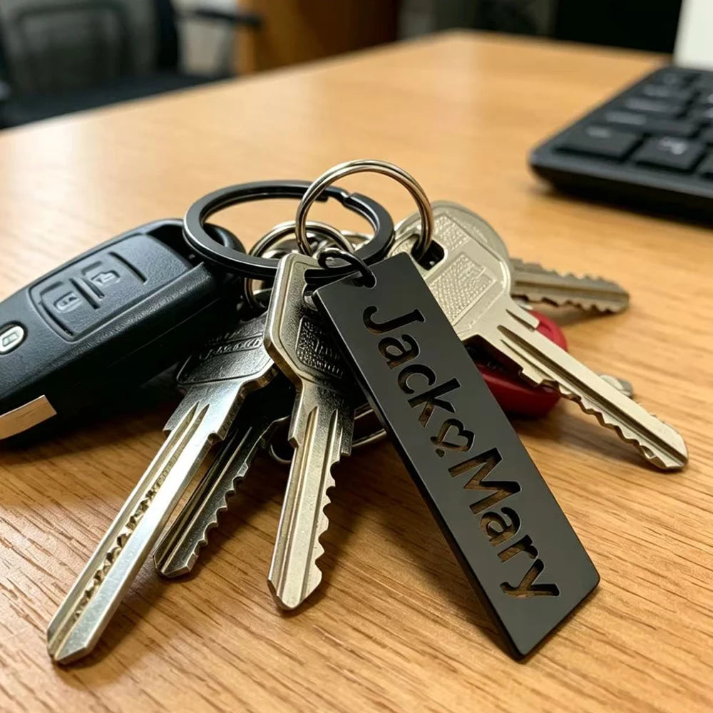 Minimalist style personalized customized name keychain, stainless steel hollow letter keychain, men's and women's gifts