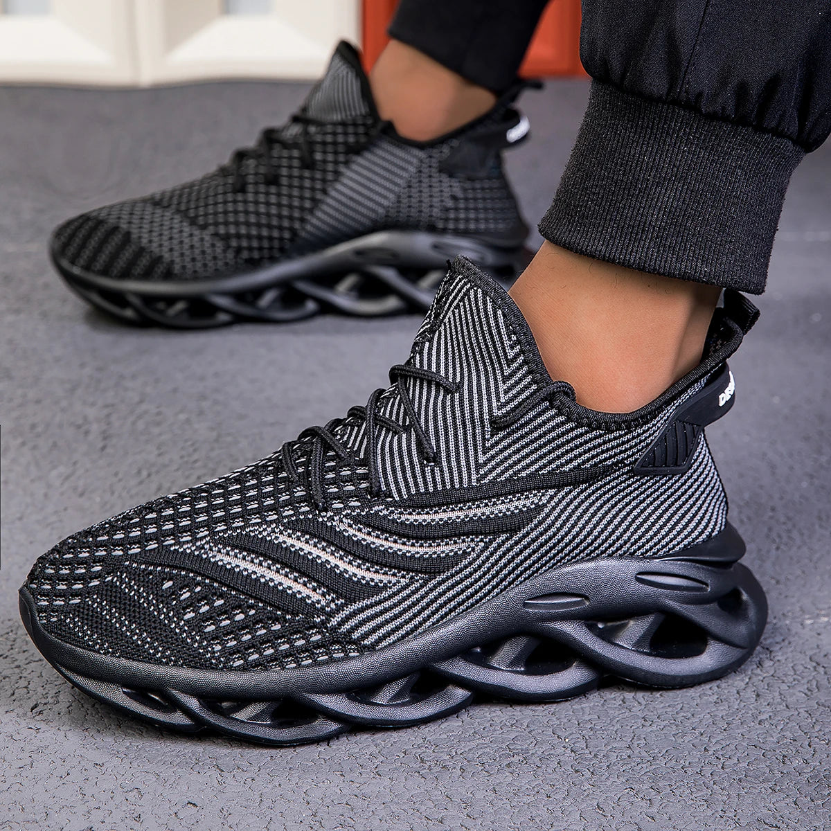 ELUVA Unisex Running Shoes Women Men Lightweight Mesh Breathable Comfortable Flat Soft Tennis Shoe Non Slip Lace-up Sneakers Man