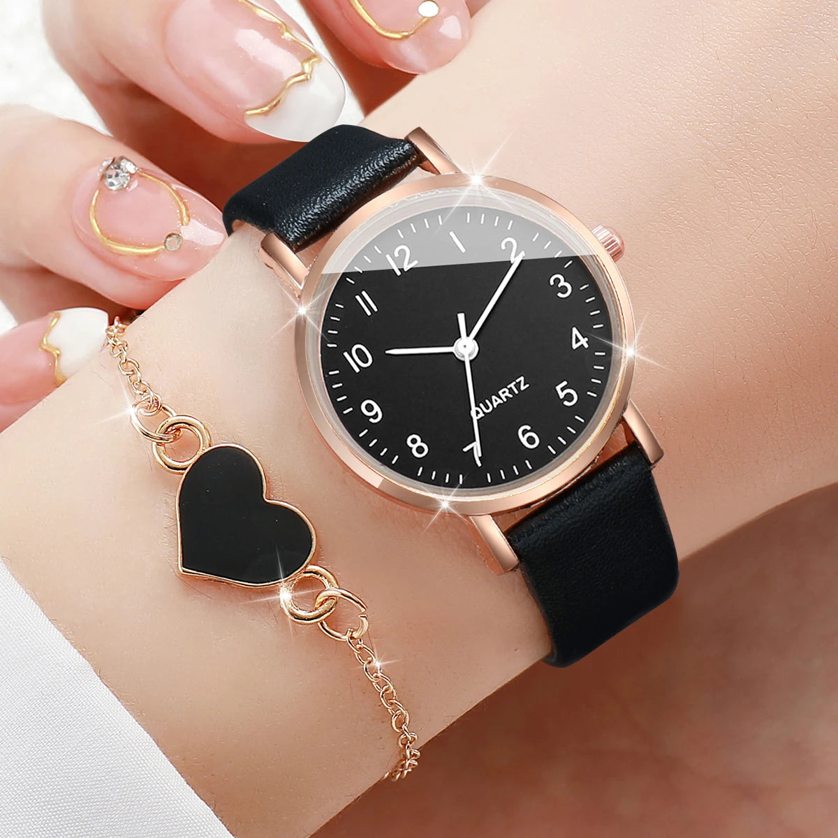 4PCS/Set Fashion Small Arabic Dial Women's Quartz Watch Leather Band Wrist Watches Heart Bracelets Set（Without Box）