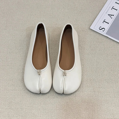 Women Tabi Split‑Toe Ballet Flats Spring Slip‑On Shoes Vintage Soft PU Leather Lightweight Casual Loafers Walking Dress Shoes