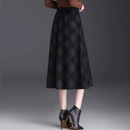 Womens Black Plaid Midi Skirt High Waist A Line Flared Skirt with Pockets Elegant Office Wear