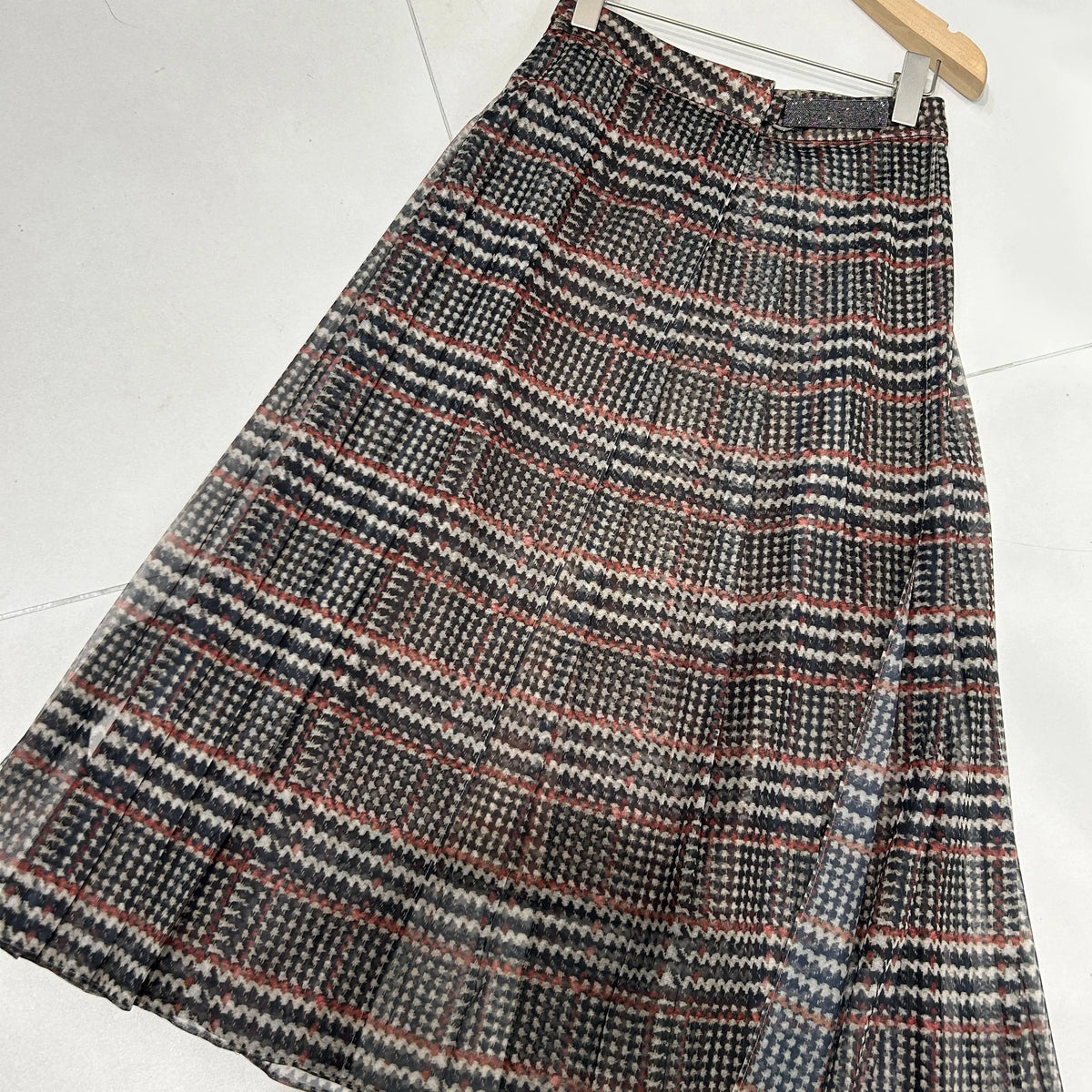 Lightweight Retro Plaid Mesh Midi Skirt with a Mid-Rise Versatile and Fashionable