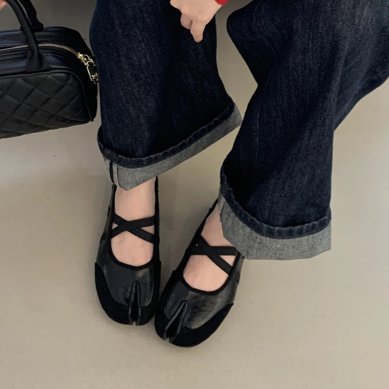 SUOJIALUN Spring New Women Flat Shoes Fashion  Split Toe Shallow Slip On Ladies Elegant Boat Shoes Soft Flat Heel Single Shoes