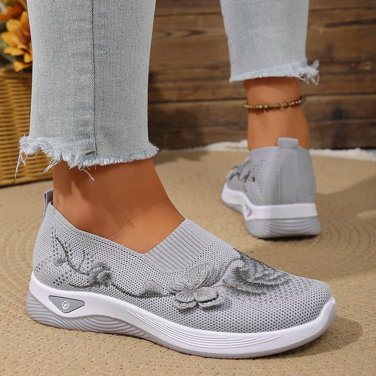 Durable, all-season outdoor women's breathable knit sneakers, lightweight casual walking shoes for spring and summer.