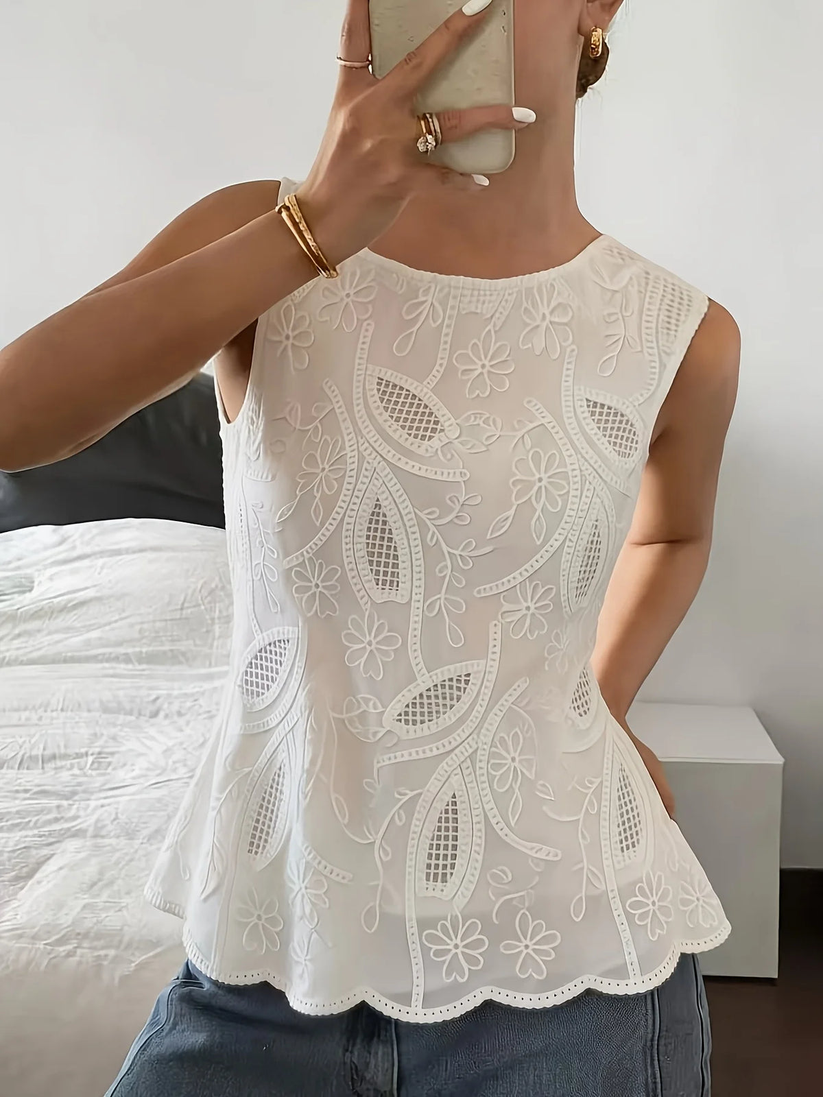 Elegant Directed Women's Spring Summer New White Embroidered Floral Round Neck Sleeveless Loose Lace Hem Elegant Shirt