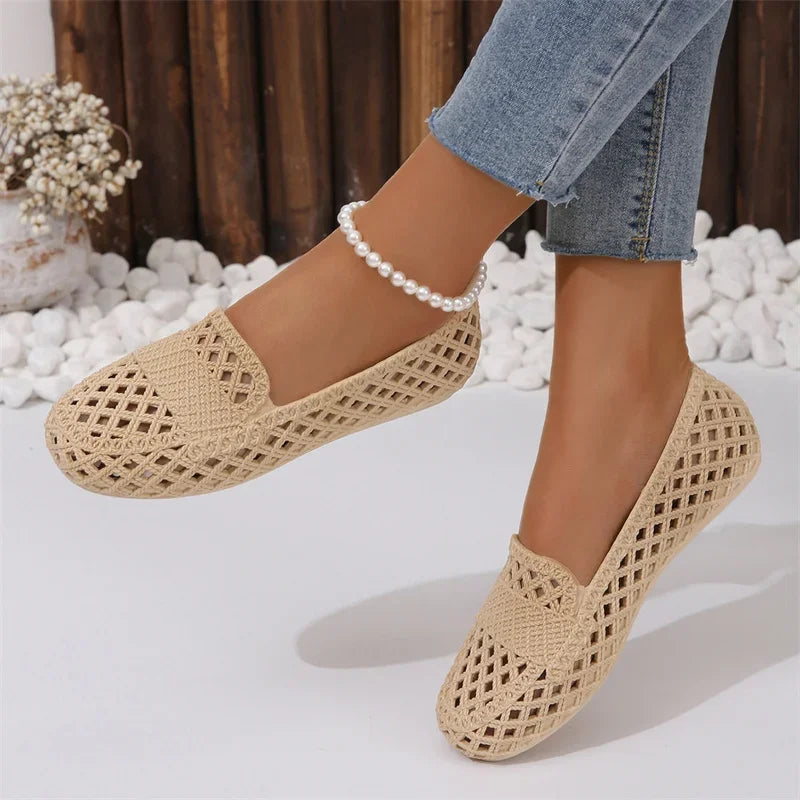 New Summer Fashionable and Comfortable Hollow Women's Flat Shoes Casual Outer Wear Non-slip Fashionable Toe-cap Sandals